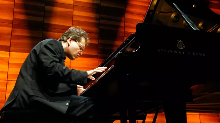 Ο πιανίστας Denes Varjon αντικαθιστά τον Radu Lupu